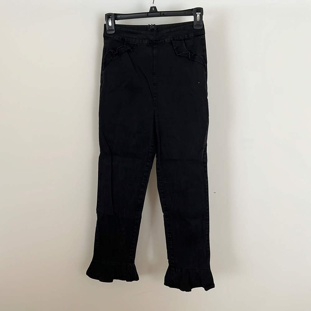 FINDERS KEEPERS Pants with Ruffles (Stretchy Material)